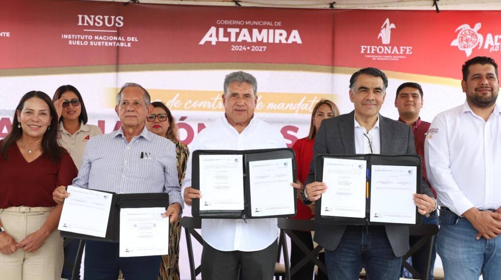 Logra Armando Martínez justicia social para habitantes de Los Olivos