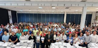 Beneficia Tec Madero a base trabajadora con uniformes institucionales.