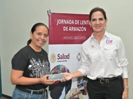 Al encabezar la entrega de lentes de armazón en beneficio de 290 personas de la zona conurbada, la Presidenta del Sistema DIF Tampico, Dra. Luz Adriana Villarreal Anaya subrayó que este apoyo fue fruto de la estrecha coordinación entre el Patronato de la Beneficencia Pública, la Secretaría de Salud y el Sistema DIF Tamaulipas. Durante el acto efectuado en el Centro de Convenciones Expo Tampico, la titular del organismo, acompañada del Director de Patrimonio de la Beneficencia Pública en Tamaulipas Dr. Carlos Pineda Murguía, y de las Presidentas de los Sistemas DIF Altamira y Madero, Rossy Luque de Martínez y Dunia Marón de González, respectivamente, destacó que la sinergia institucional genera bienestar y prosperidad compartida en beneficio de los que menos tienen. "Estamos muy contentos de poner estos beneficios al alcance de la población. Es un trabajo de solidaridad y compromiso; ellos realizan las detecciones y valoraciones, mientras que nosotros captamos a los beneficiarios. Esta unión nos permite dar resultados reales y apoyar a un mayor número de personas", señaló. Por su parte, Pineda Murguía informó que la jornada contempla la entrega de lentes para vista cansada, visión de lejos y bifocales, reconociendo el desempeño de los sistemas DIF municipales y la jurisdicción sanitaria en la logística y atención. Aunque el programa contaba originalmente con un padrón de beneficiarios establecido, las autoridades anunciaron que la actividad se abrirá al público general este martes 21 de abril. Los interesados deben acudir a la Expo Tampico con la siguiente documentación en copia: CURP, identificación oficial (INE) y comprobante de domicilio actualizado.