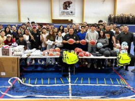 En vísperas del Prenacional Deportivo del Tecnológico Nacional de México, que se llevará a cabo del 17 al 22 de mayo, el Instituto Tecnológico de Ciudad Madero realizó la entrega de material deportivo a sus equipos representativos. La entrega fue encabezada por el director del plantel, Mtro. Juan Dionisio Cruz Guerrero, quien destacó el esfuerzo institucional por fortalecer el deporte como parte de la formación integral de las y los estudiantes. “Este es un gran esfuerzo que realiza la administración. Apoyar el deporte es fundamental, ya que complementa la formación académica junto con la actividad cultural”, expresó. Durante el evento, se dotó de equipamiento a los equipos de softbol, béisbol, básquetbol, voleibol y fútbol, disciplinas en las que los Leopardos han destacado de manera constante por sus resultados en competencias regionales y nacionales. El directivo reconoció el compromiso de las y los estudiantes deportistas, a quienes exhortó a dar su máximo esfuerzo en la justa. “Les quiero agradecer por todo el empeño que ponen, porque serán los representantes del Tecnológico de Ciudad Madero en este gran esfuerzo que implica el prenacional deportivo; espero que obtengamos los mejores lugares”, señaló. Asimismo, informó que el Tec Madero se prepara para recibir a más de mil 500 estudiantes provenientes de 18 tecnológicos del país, lo que consolidará este evento como una importante plataforma de convivencia y competencia deportiva. Finalmente, anunció que, como incentivo, se otorgarán becas del 100 por ciento a los equipos que resulten campeones en esta justa, reconociendo así su desempeño y dedicación.