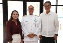 Honra Altamira gesta heroica del Puerto de Veracruz Participa Gobierno Municipal en ceremonia del CXII aniversario realizada en la Primera Zona Naval En representación del alcalde, Dr. Armando Martínez Manríquez, la secretaria de Bienestar Social en Altamira, Blanca Guzmán Hinojosa, participó en la ceremonia conmemorativa del CXII Aniversario de la Gesta Heroica del Puerto de Veracruz, llevada a cabo en las instalaciones de la Primera Zona Naval. El acto fue presidido por el vicealmirante Fernando Rodríguez Cuevas, en un evento que reunió a autoridades civiles y militares para rendir homenaje a los héroes que defendieron la soberanía nacional el 21 de abril de 1914. Durante su participación, Guzmán Hinojosa destacó la importancia de preservar la memoria histórica y fortalecer los valores cívicos entre la población. “En este acto, recordamos con profundo respeto y orgullo a los héroes que aquel 21 de abril defendieron nuestra patria con valentía. Fue un gusto saludar también al presidente de Ciudad Madero, Erasmo González Robledo, compartiendo este momento de identidad y patriotismo que nos une como región”, expresó. Con su presencia en este tipo de conmemoraciones, el Gobierno Municipal de Altamira refrenda su compromiso con la promoción de los valores históricos y el fortalecimiento del sentido de identidad nacional.