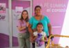Dunia Marón impulsa el bienestar familiar con entrega de apoyos En las Oficinas Generales del Sistema DIF Ciudad Madero, la Presidenta, Lic. Dunia Marón Acuña, realizó la entrega de apoyos a familias maderenses, refrendando el compromiso de la institución con el bienestar y la generación de oportunidades. En esta ocasión, se entregaron triciclos a María del Carmen Chávez Murrieta y Nélida González Uscanga, herramientas que les permitirán emprender y fortalecer el sustento de sus hogares. Asimismo, Cleotilde, madre de la pequeña Saori, recibió un apoyo económico adicional. Estas acciones son resultado de las giras de trabajo que semana a semana encabeza la Presidenta del DIF en distintas colonias de la ciudad, donde escucha de primera mano las necesidades de las familias, levanta peticiones y da puntual seguimiento para brindar soluciones rápidas. “Cada apoyo que entregamos representa una oportunidad para que las familias salgan adelante con su propio esfuerzo. Nuestro compromiso es estar cerca, escuchar y responder con acciones que verdaderamente transformen su vida”, expresó la Presidenta del Sistema DIF Ciudad Madero, Lic. Dunia Marón. Lo anterior es posible gracias a la coordinación de Trabajo Social, encabezada por la Lic. Rosina Martínez, área que da seguimiento a cada caso para garantizar que los apoyos lleguen a quienes más lo necesitan.