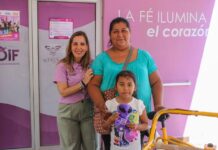 Dunia Marón impulsa el bienestar familiar con entrega de apoyos En las Oficinas Generales del Sistema DIF Ciudad Madero, la Presidenta, Lic. Dunia Marón Acuña, realizó la entrega de apoyos a familias maderenses, refrendando el compromiso de la institución con el bienestar y la generación de oportunidades. En esta ocasión, se entregaron triciclos a María del Carmen Chávez Murrieta y Nélida González Uscanga, herramientas que les permitirán emprender y fortalecer el sustento de sus hogares. Asimismo, Cleotilde, madre de la pequeña Saori, recibió un apoyo económico adicional. Estas acciones son resultado de las giras de trabajo que semana a semana encabeza la Presidenta del DIF en distintas colonias de la ciudad, donde escucha de primera mano las necesidades de las familias, levanta peticiones y da puntual seguimiento para brindar soluciones rápidas. “Cada apoyo que entregamos representa una oportunidad para que las familias salgan adelante con su propio esfuerzo. Nuestro compromiso es estar cerca, escuchar y responder con acciones que verdaderamente transformen su vida”, expresó la Presidenta del Sistema DIF Ciudad Madero, Lic. Dunia Marón. Lo anterior es posible gracias a la coordinación de Trabajo Social, encabezada por la Lic. Rosina Martínez, área que da seguimiento a cada caso para garantizar que los apoyos lleguen a quienes más lo necesitan.