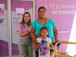 En las Oficinas Generales del Sistema DIF Ciudad Madero, la Presidenta, Lic. Dunia Marón Acuña, realizó la entrega de apoyos a familias maderenses, refrendando el compromiso de la institución con el bienestar y la generación de oportunidades. En esta ocasión, se entregaron triciclos a María del Carmen Chávez Murrieta y Nélida González Uscanga, herramientas que les permitirán emprender y fortalecer el sustento de sus hogares. Asimismo, Cleotilde, madre de la pequeña Saori, recibió un apoyo económico adicional. Estas acciones son resultado de las giras de trabajo que semana a semana encabeza la Presidenta del DIF en distintas colonias de la ciudad, donde escucha de primera mano las necesidades de las familias, levanta peticiones y da puntual seguimiento para brindar soluciones rápidas. “Cada apoyo que entregamos representa una oportunidad para que las familias salgan adelante con su propio esfuerzo. Nuestro compromiso es estar cerca, escuchar y responder con acciones que verdaderamente transformen su vida”, expresó la Presidenta del Sistema DIF Ciudad Madero, Lic. Dunia Marón. Lo anterior es posible gracias a la coordinación de Trabajo Social, encabezada por la Lic. Rosina Martínez, área que da seguimiento a cada caso para garantizar que los apoyos lleguen a quienes más lo necesitan.